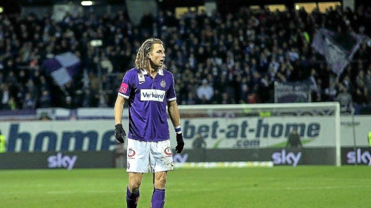 El defensa central Lukas Rotpuller, durante un partido con el Austria de Viena.-SPORTPICTURES