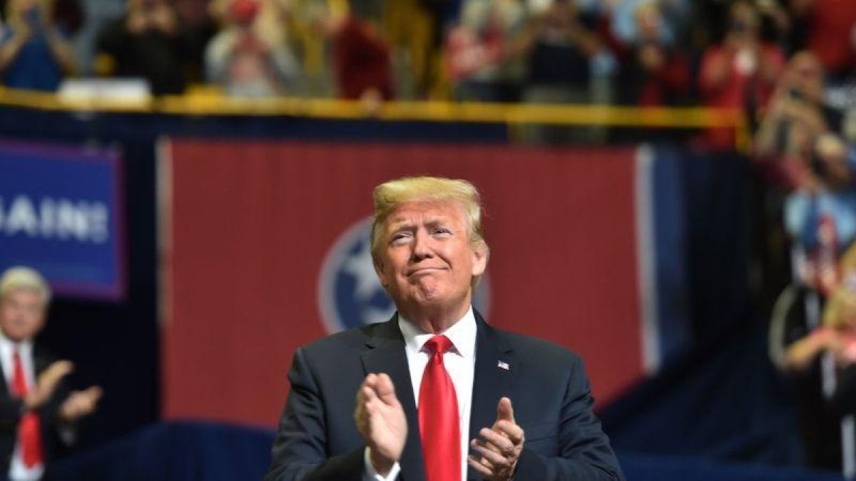 El presidente estadounidense, Donald Trump en un acto de campaña en la McKenzie Arena, en Chattanooga, Tennessee-NICHOLAS KAHM (AFP)