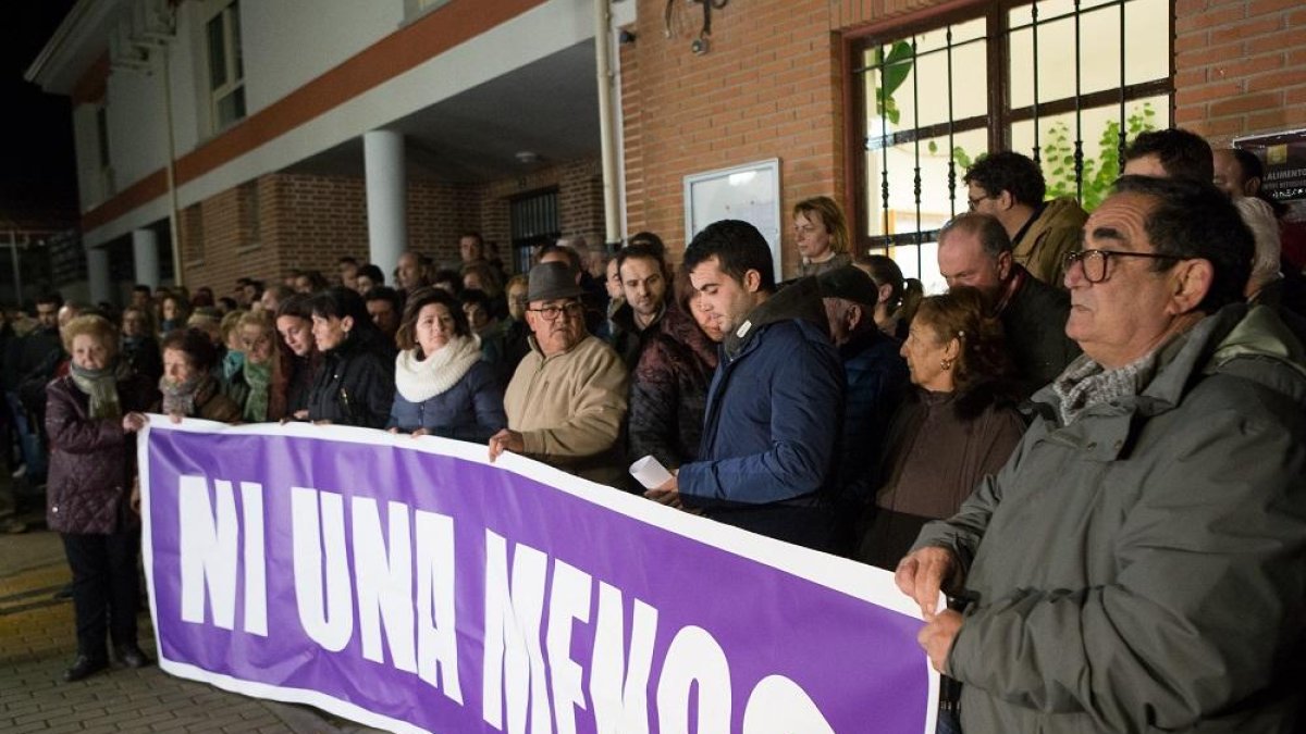 Concentracion en Villabuena del Puente por la muerte Laura Luelmo.-ICAL
