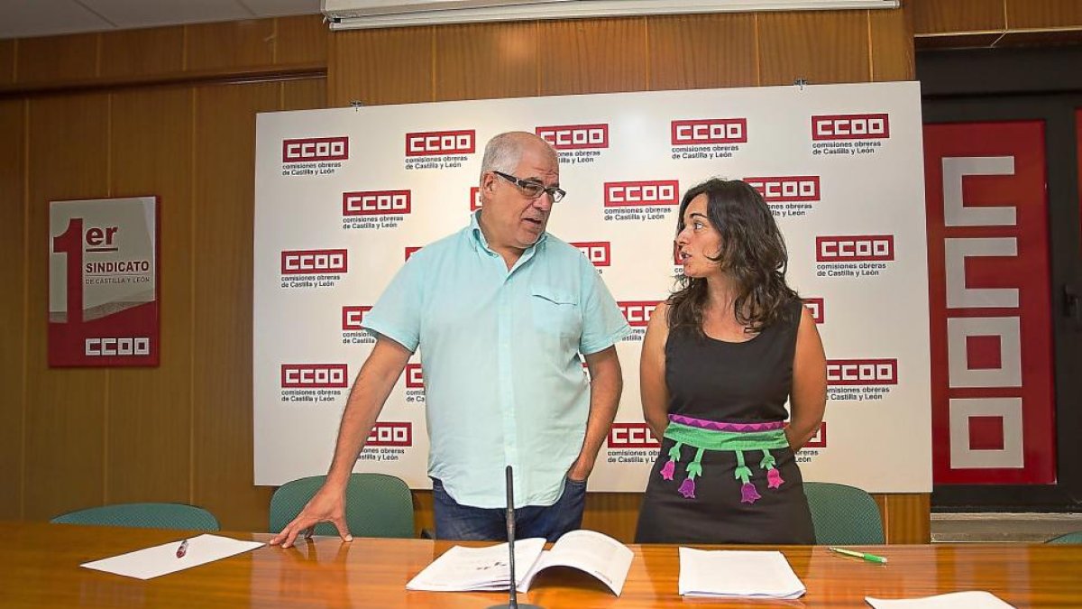 Los responsables de Estudios, Carlos Castedo, y Juventud, Luz Mª Báertulos.-ICAL