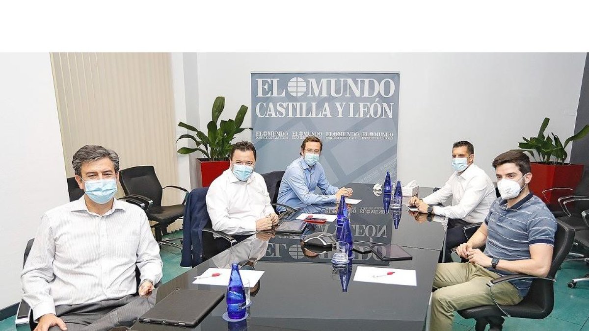 Miguel García (Vodafone), Juan Manuel García (Siro), Rafael Guerrero (Queserías Entrepinares), Raúl Grande (Vodafone) y Francisco Javier Muñoz (Acor). REPORTAJE GRÁFICO: J. M. LOSTAU