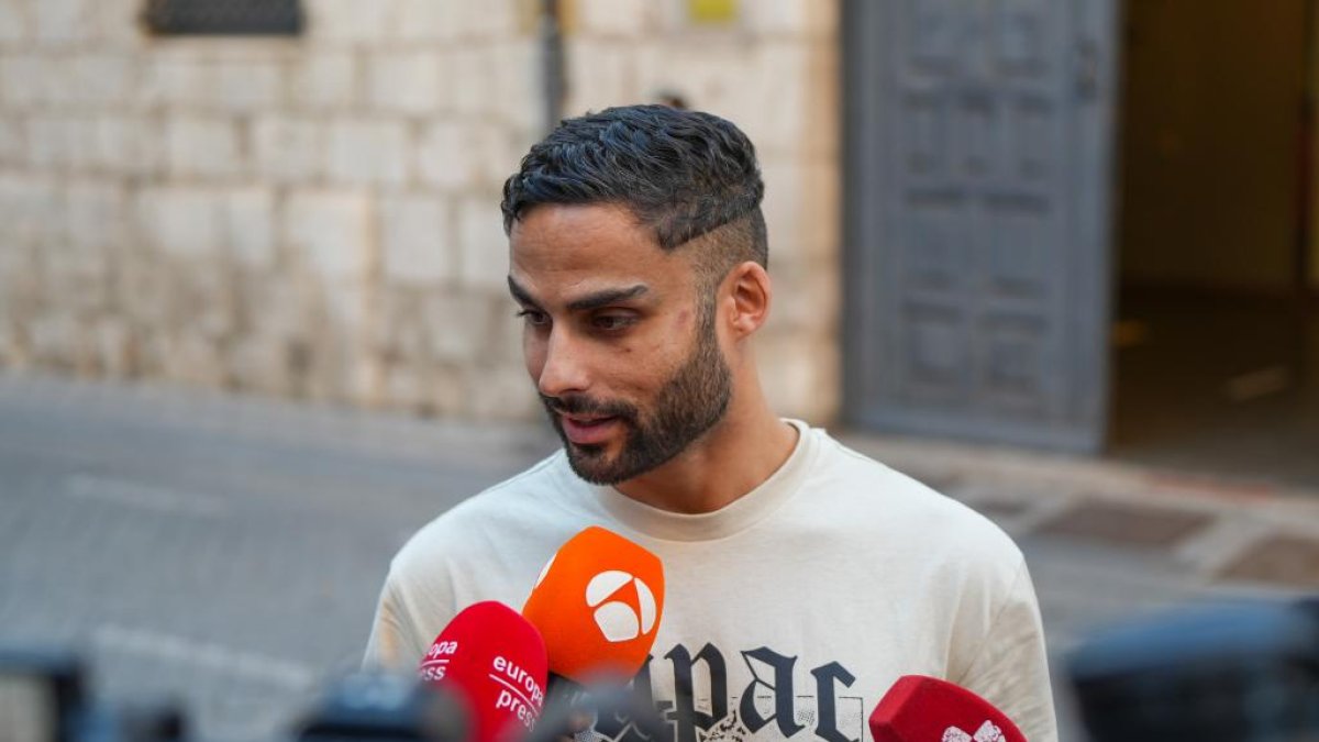 Lucas Burgueño, al a salida de los juzgados tras una de sus detenciones.-PHOTOGENIC