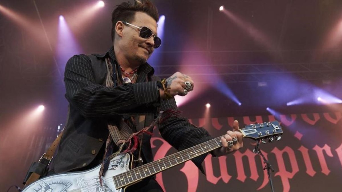 Johnny Depp, con su banda Hollywood Vampires, el 1 de junio en Dinamarca.-AP / CLAUS BONNERUP