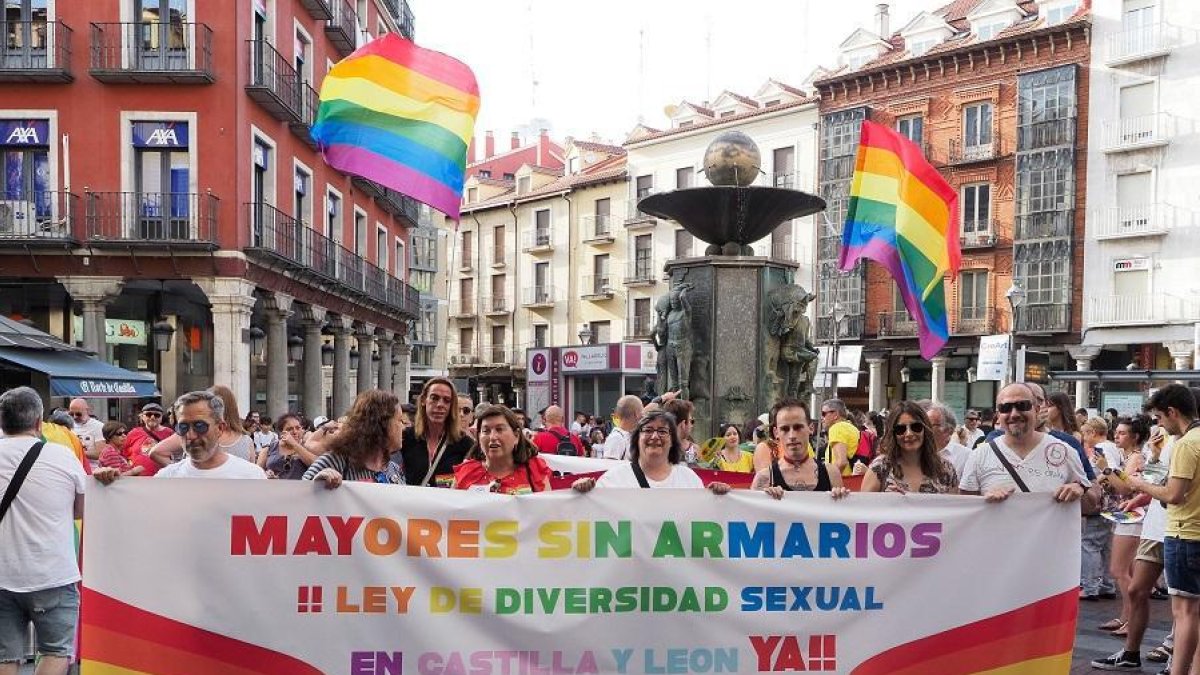 Manifestación LGTBI en el centro de Valladolid-ICAL
