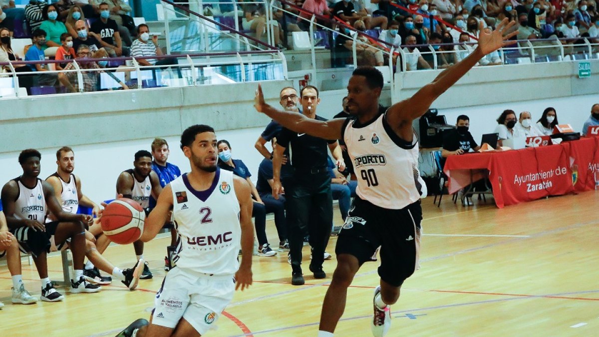 Wintering dirige el ataque del real Valladolid Baloncesto. / J. M. LOSTAU