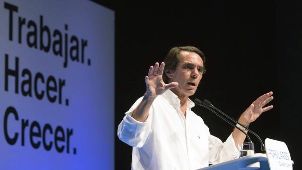 José María Aznar, durante su intervención en un acto de campaña electoral.-Foto:   EFE / RAÚL SANCHIDRIÁN