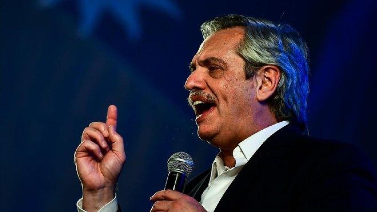 El presidente electo de Argentina, Alberto Fernández, durante la celebración del triunfo en Buenos Aires, este domingo.-RONALDO SCHEMIDT (AFP)