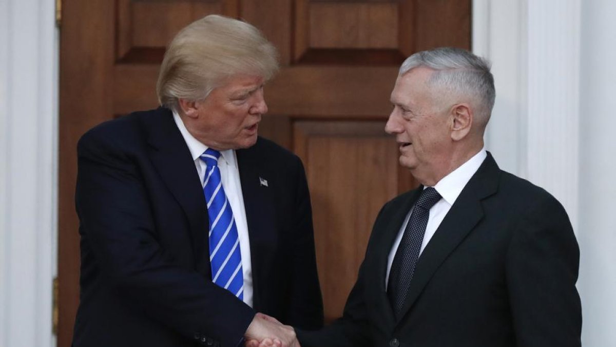 Trump y el general Mattis.-CAROLYN KASTER / AP