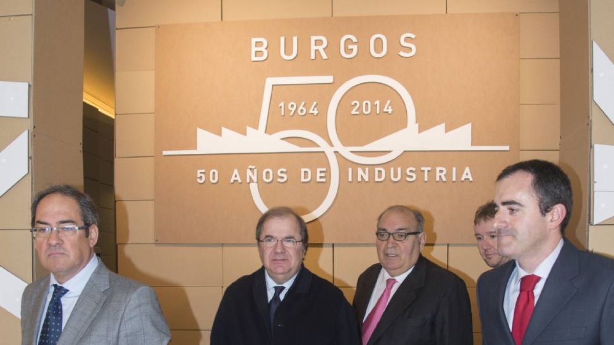 El presidente de la Junta de Castilla y León, Juan Vicente Herrera, visita la exposición 'Burgos Ciudad Industrial. 50 años del Polo de Promoción y Desarrollo 1964-2014'-Ical