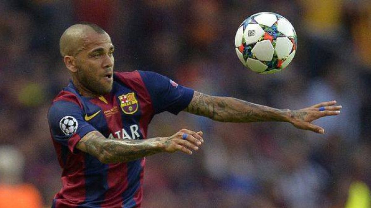 Dani Alves, en un momento de la final de la Champions contra la Juve, en el Estadio Olímpico de Berlín.-Foto: AFP / OLIVER LANG
