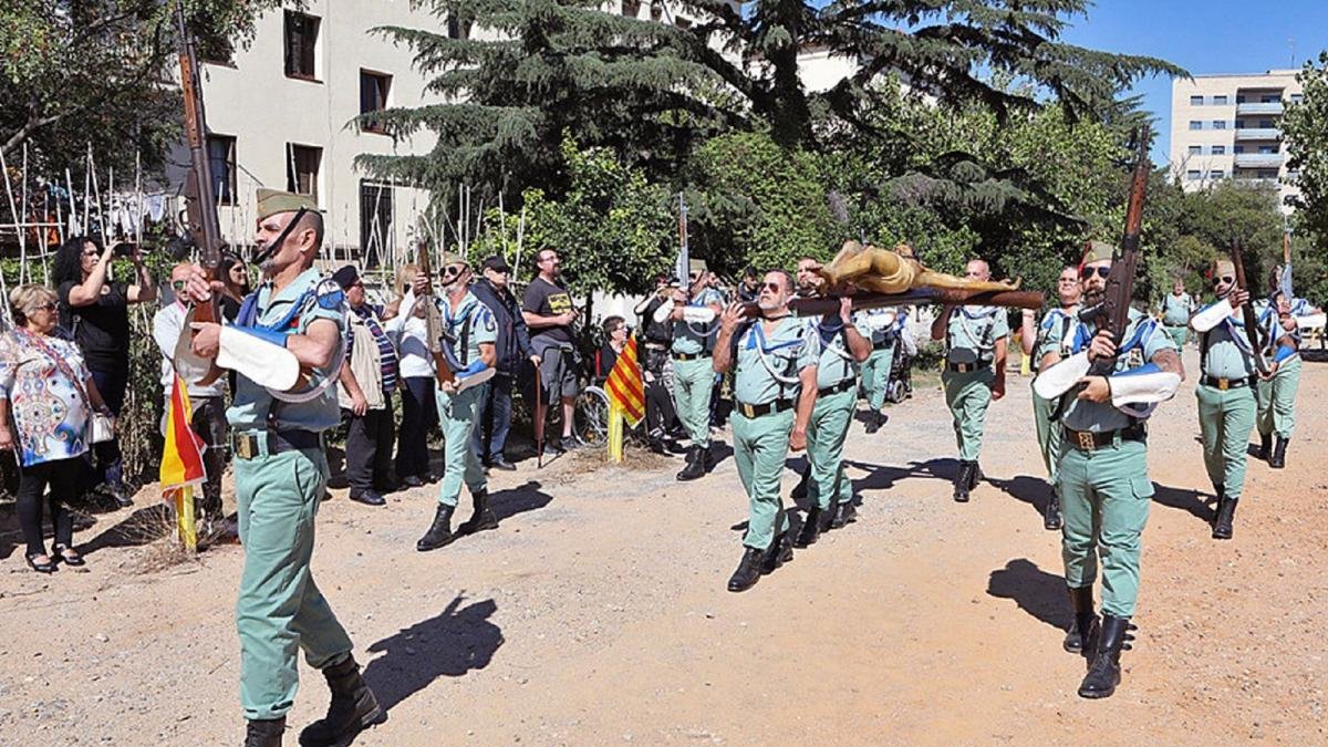 Los legionarios en el desfile de la tropa en el homenaje del año pasado.-EL MUNDO