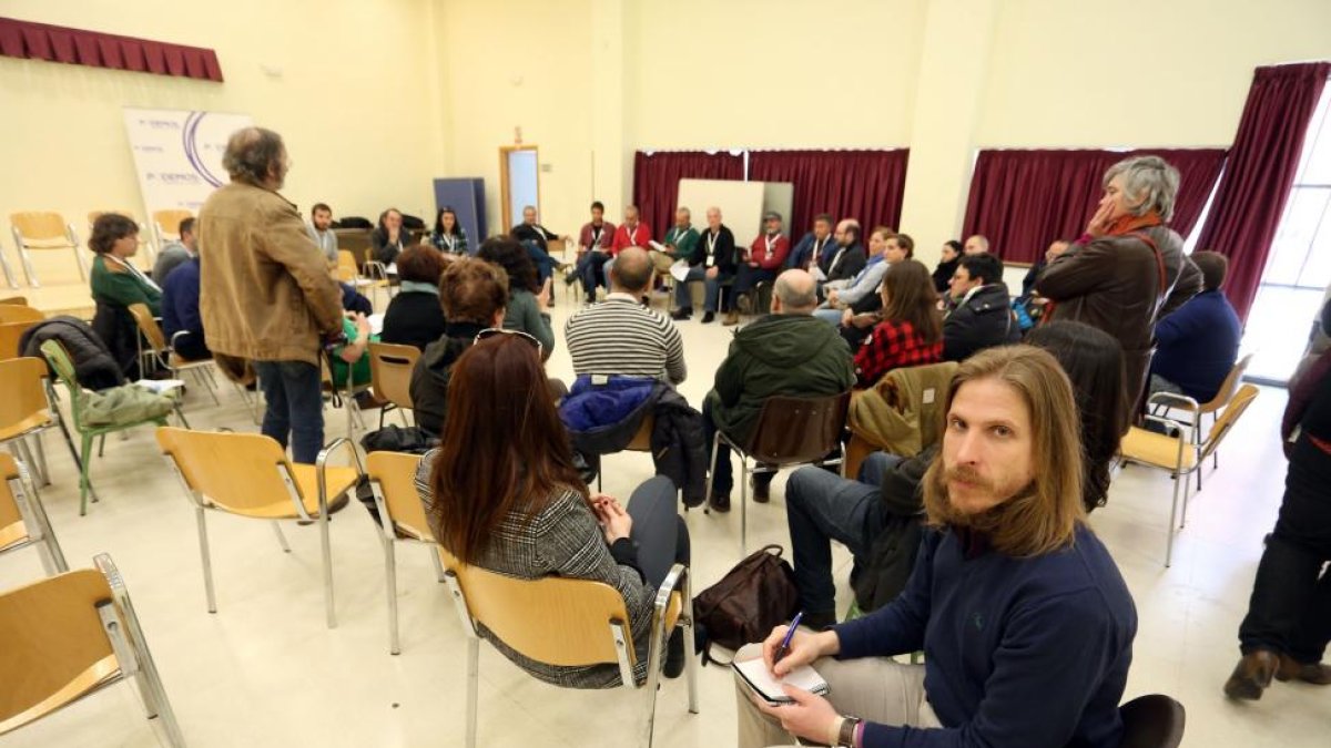 Fernández, ayer, en el inicio de la Asamblea Autonómica de la formación.-ICAL