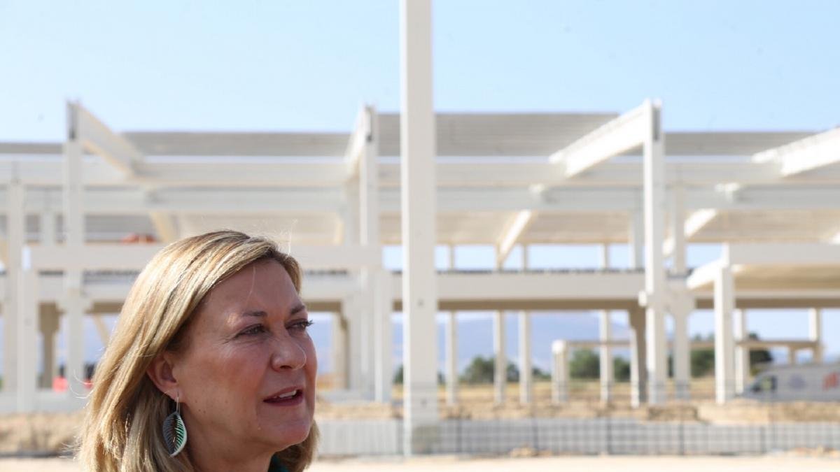 La consejera de Economía y Hacienda, Pilar del Olmo, visita el nuevo polígono industrial Valdeherrera de Villacastín.-DIEGO DE MIGUEL / ICAL