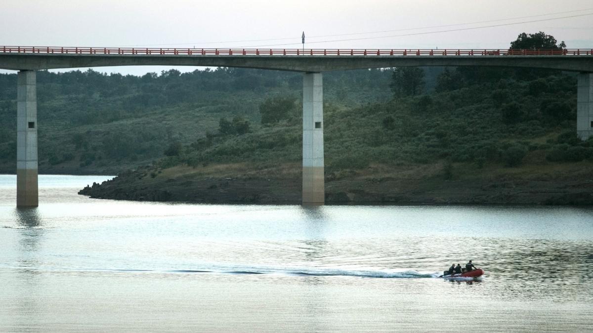 Un hombre desaparece tras tirarse de un puente en la presa de Irueña-JOSÉ VICENTE / ICAL