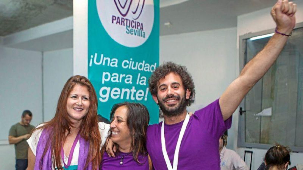 Julián Moreno, a la derecha, en un acto de Podemos.-