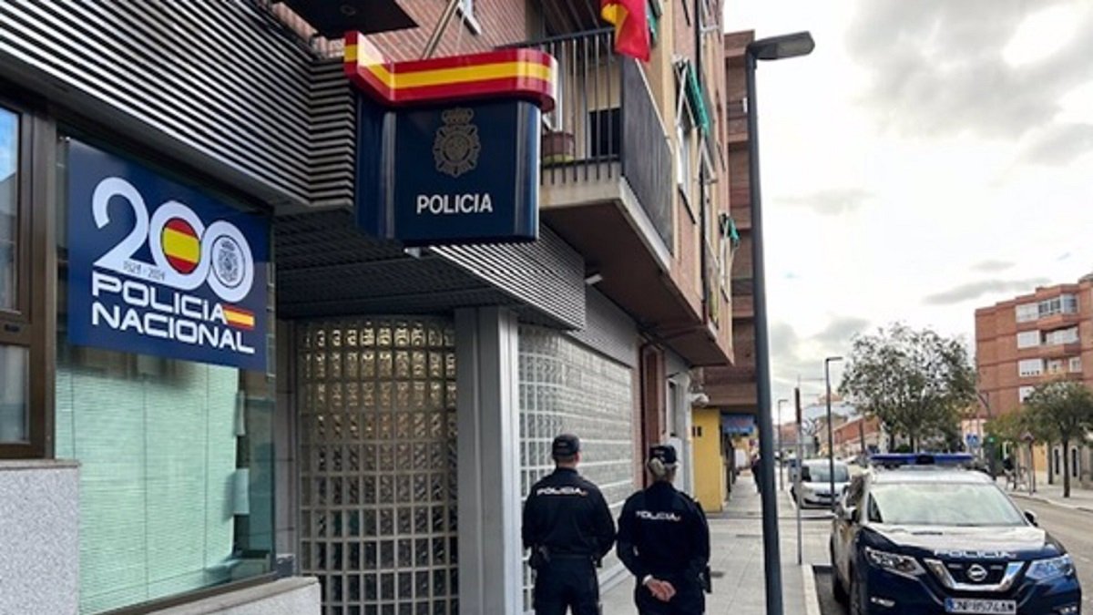 Detenido en Valladolid tras hacerse pasar por abogado y abusar de un cliente. -EP
