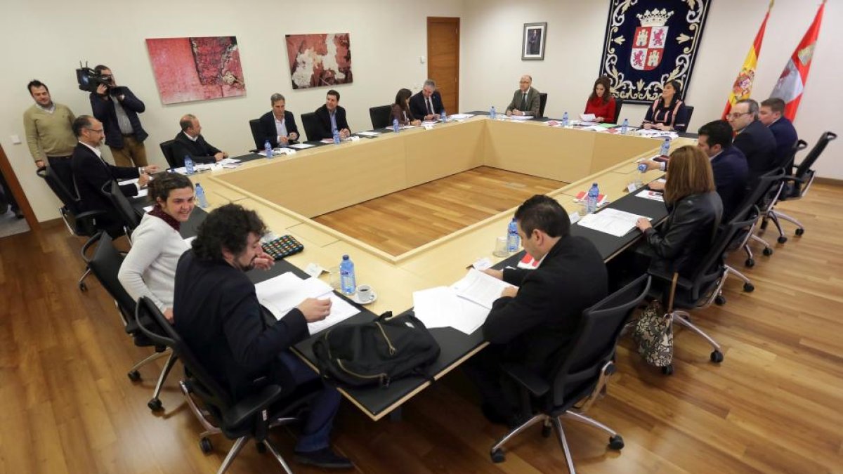 Reunión de la Mesa de las Cortes y de la Junta de Portavoces-Ical