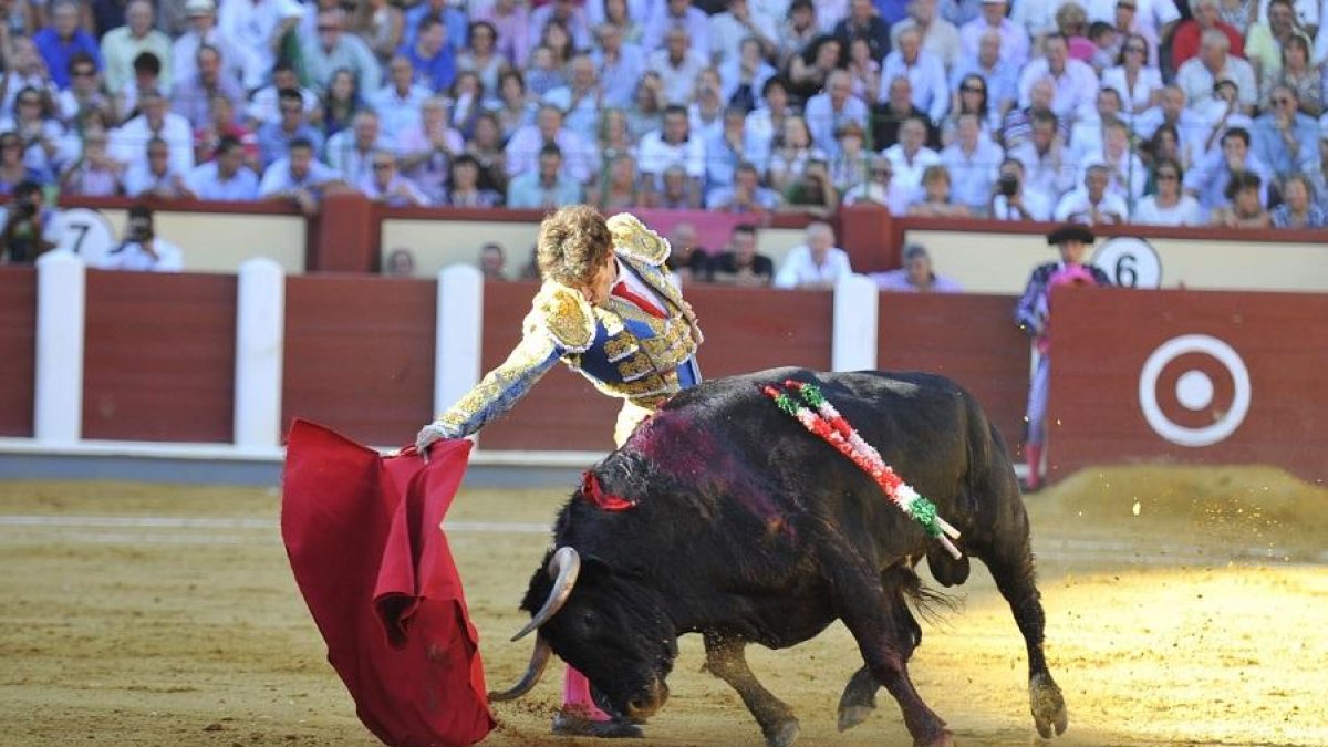 José Tomás durante una de sus tardes de toreo en Valladolid.-JOSÉ SALVADOR