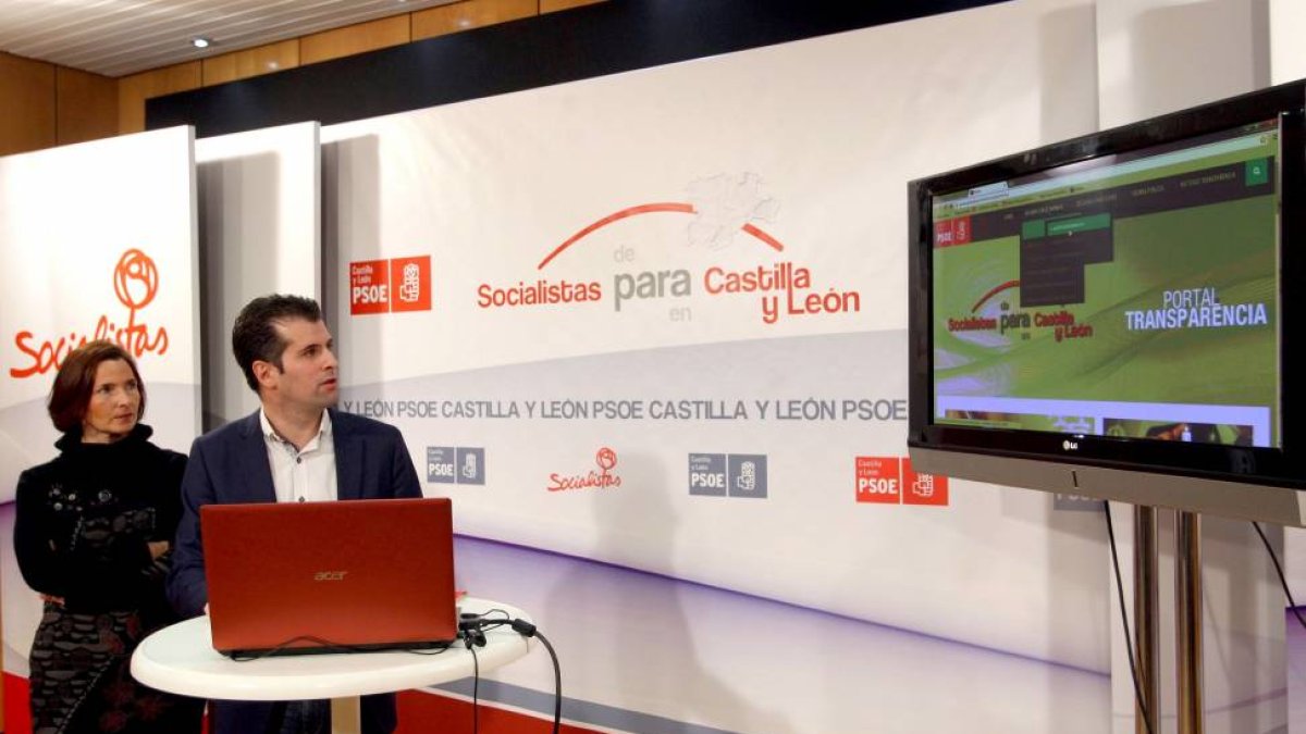 El secretario general del PSCyL, Luis Tudanca, presenta el Portal de Transparencia del partido, uno de sus compromisos cuando alcanzó el cargo-Ical