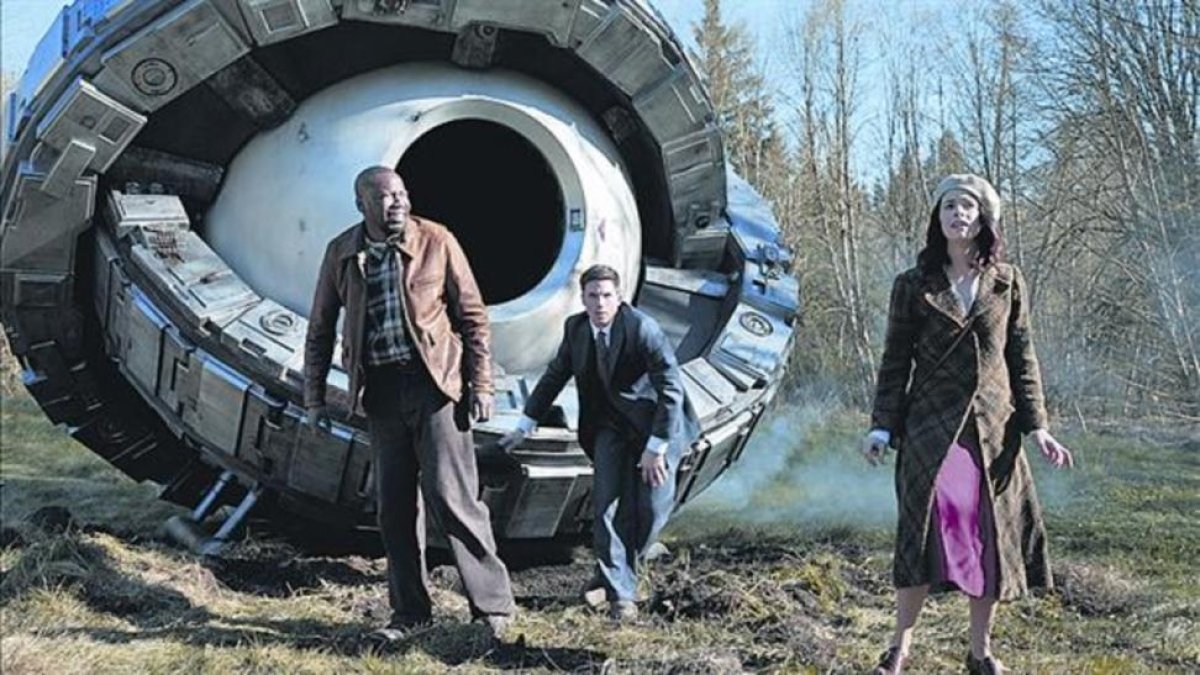 Malcolm Barrett, Matt Lanter y Abigail Spencer son el trío protagonista de la serie 'Timeless'.-MOVISTAR