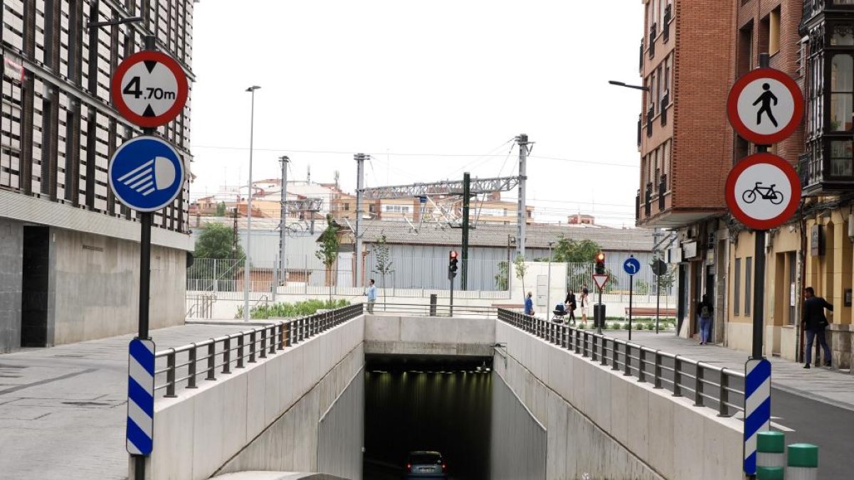 Túnel de Panaderos en Valladolid por el lado de la calle de Panaderos, el último finalizado de la integración ferroviaria.