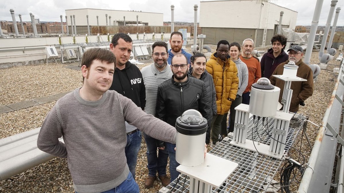 JUAN MIGUEL LOSTAU. 11/03//2022. VALLADOLID. COMUNIDAD DE CASTILLA Y LEÓN. FACULTAD DE CIENCIAS. EQUIPO DE ROBERTO ROMÁN. TRABAJO SOBRE LAS PARTÍCULAS QUE HAY EN EL AIRE.