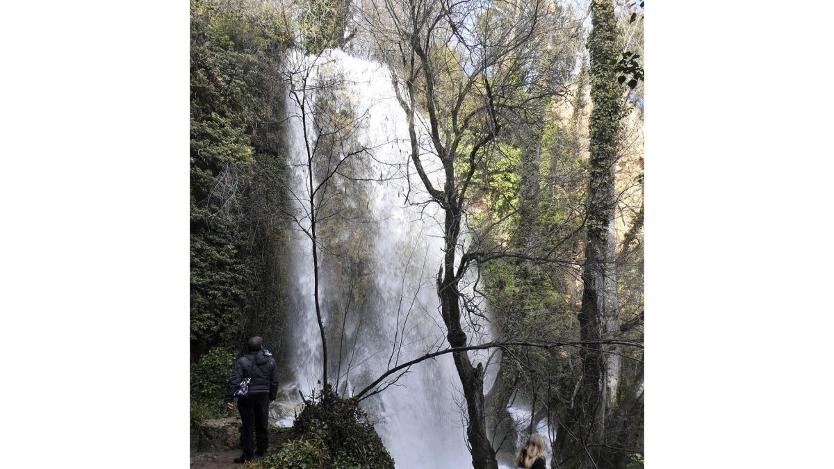 El espectacular salto principal de la cascada de La Toba.-VALENTÍN GUSANDE