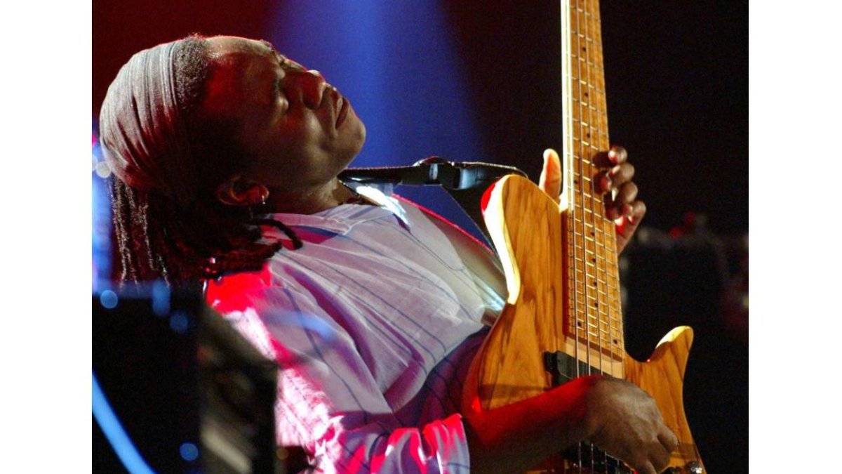 Richard Bona tocando el bajo.-Javier Martín