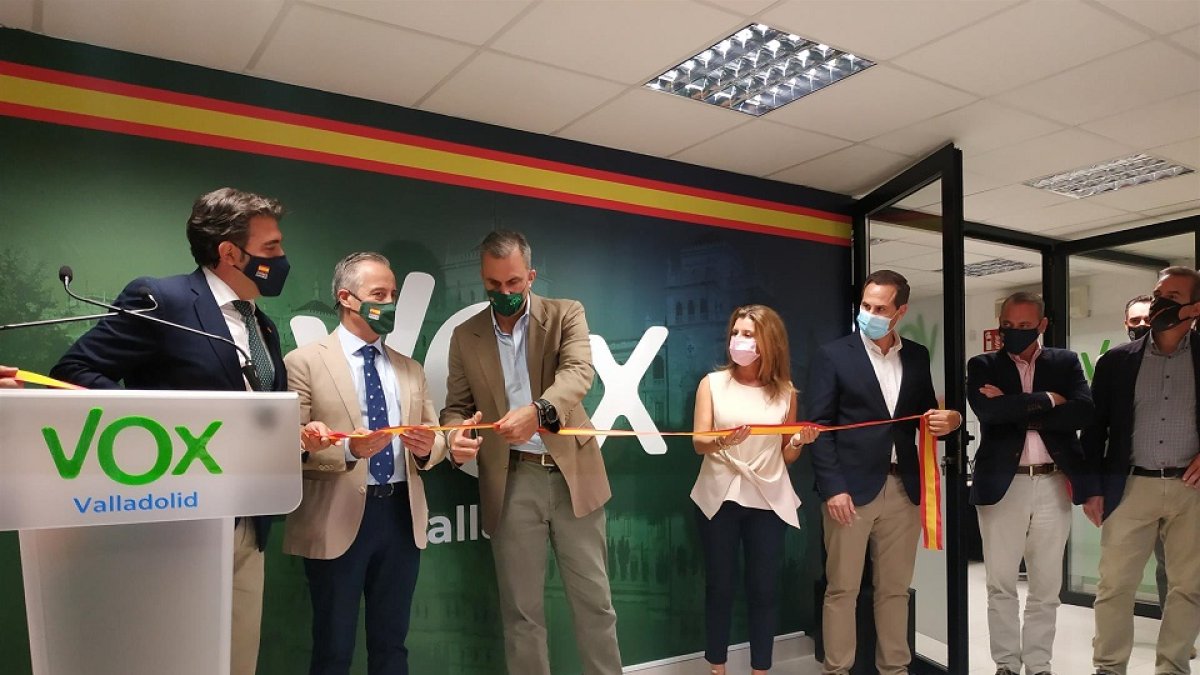 Javier Ortega Smith, duante la inauguración de la sede de VOX en Valladolid. - EUROPA PRESS
