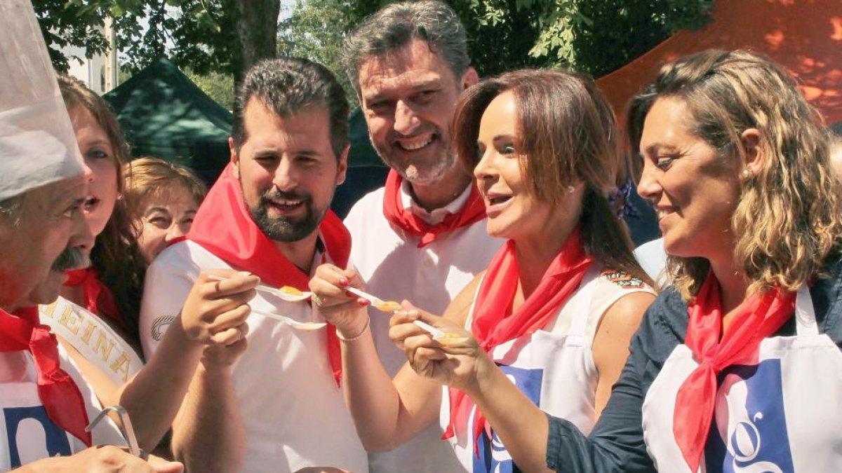 La presidenta de las Cortes de Castilla y León, Silvia Clemente; la consejera de Agricultura y Ganadería, Milagros Marcos, y el secretario general del PSOE de Castilla y León, Luis Tudanca, durante la Judiada Popular con motivo de las fiestas de San Luis-ICAL