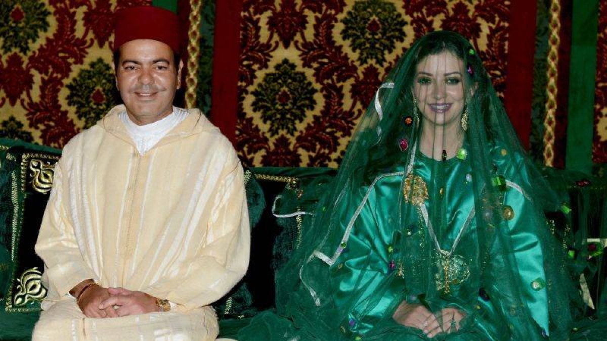 El hermano del monarca marroquí Mohamed VI, Mulay Rachid, junto a su esposa Oum Keltoum Boufares.-Foto: EFE