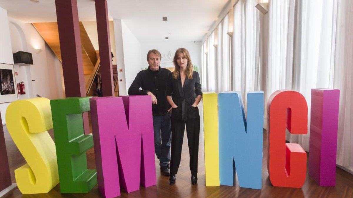 Mika Kaurismäki con la actriz Malin Buska, encargada de dar vida a Cristina de Suecia.-Pablo Requejo