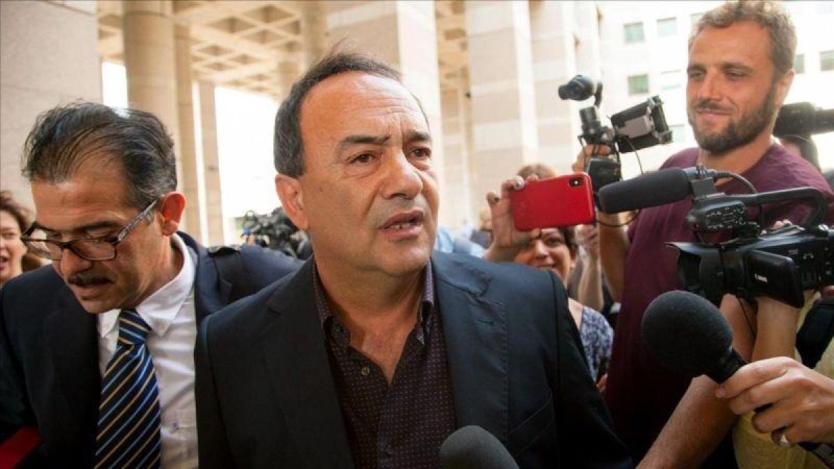 Lucano, alcalde de Riace.-AP / MARCO CONSTANTINO