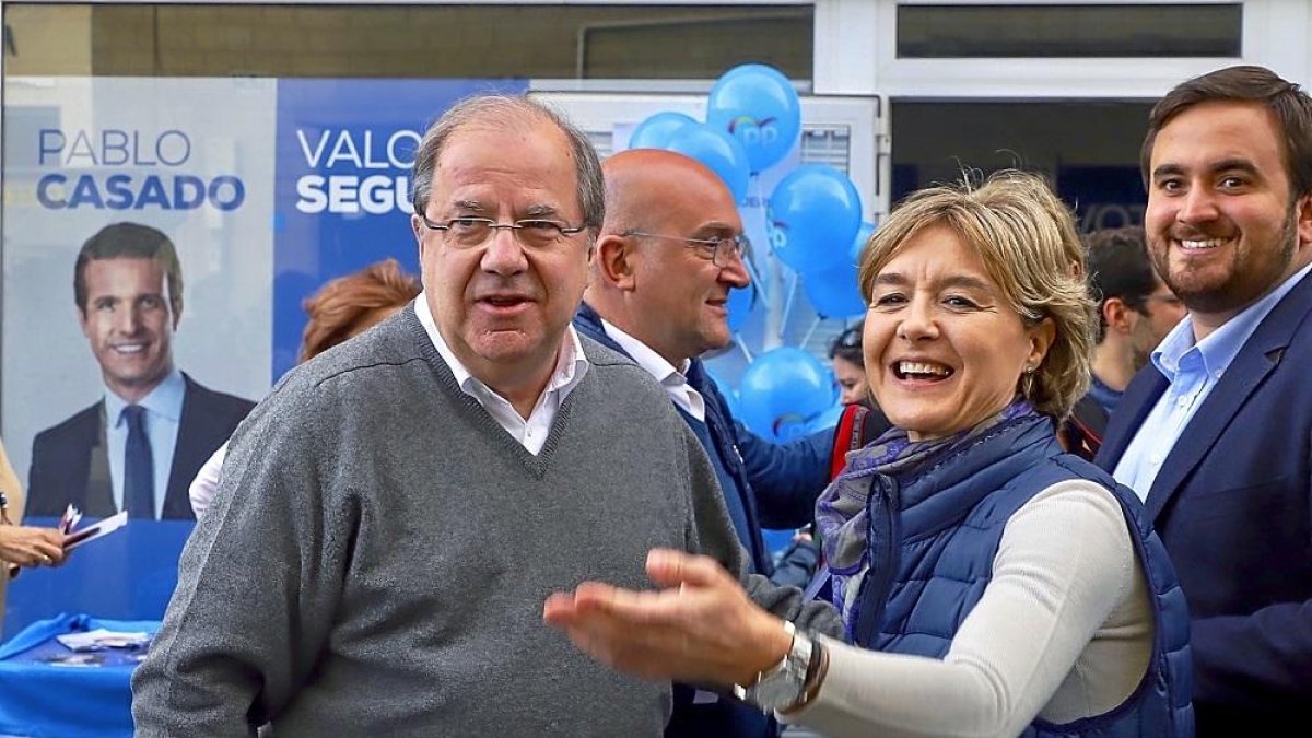 Juan Vicente Herrera, Jesús Julio Carnero, Isabel García Tejerina y José Ángel Alonso, en la caseta del PP.-ICAL