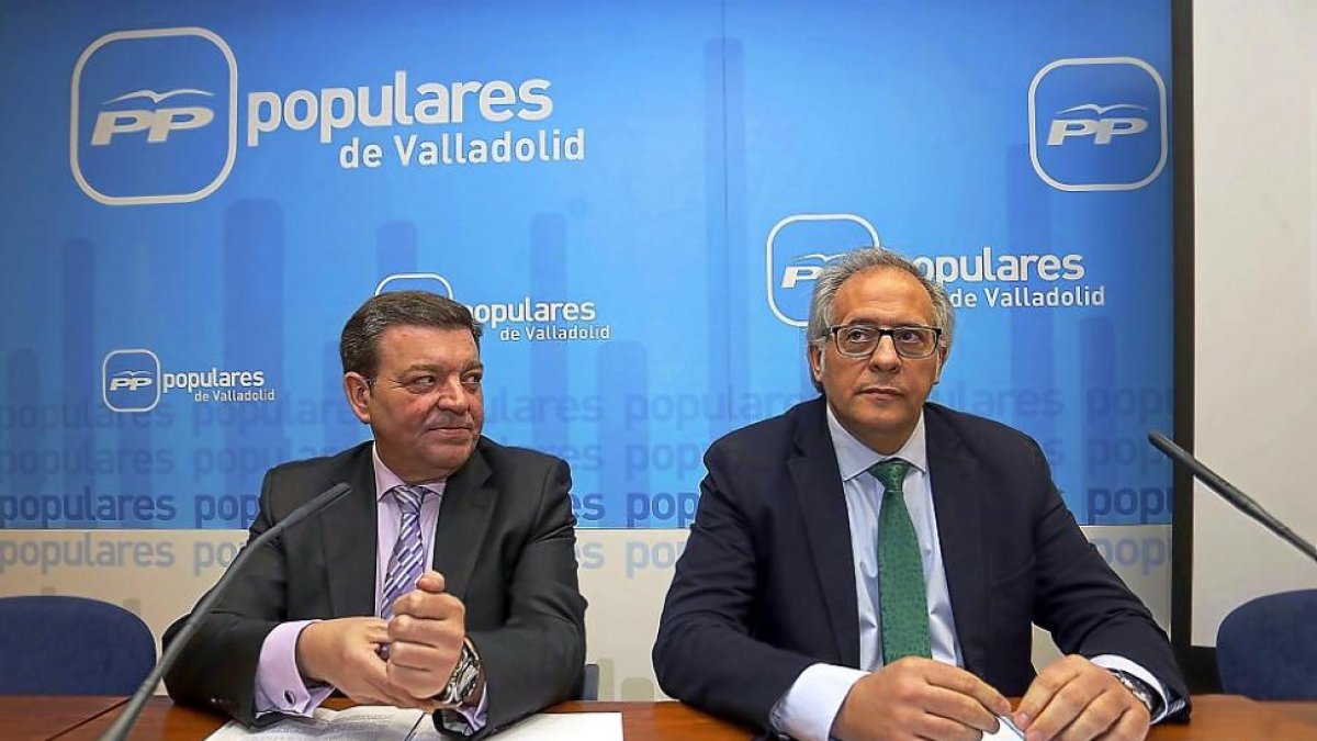 Luis Miguel González Gago y Antonio Martínez Bermejo, en un momento de su comparecencia.-ICAL