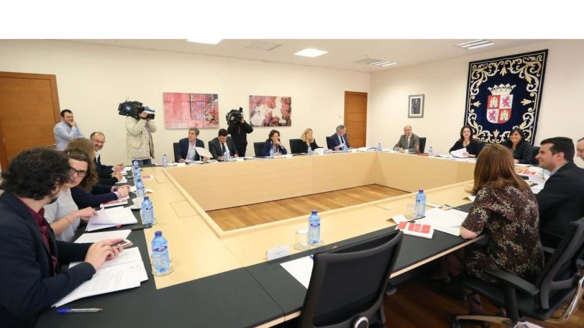 Reunión de la Junta de Portavoces de las Cortes.-ICAL