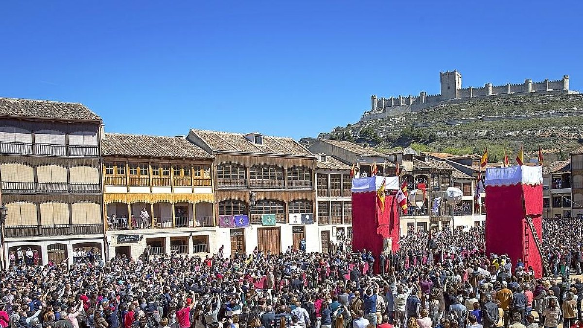 ‘La Bajada del Ángel’ en Peñafiel.-E. M.