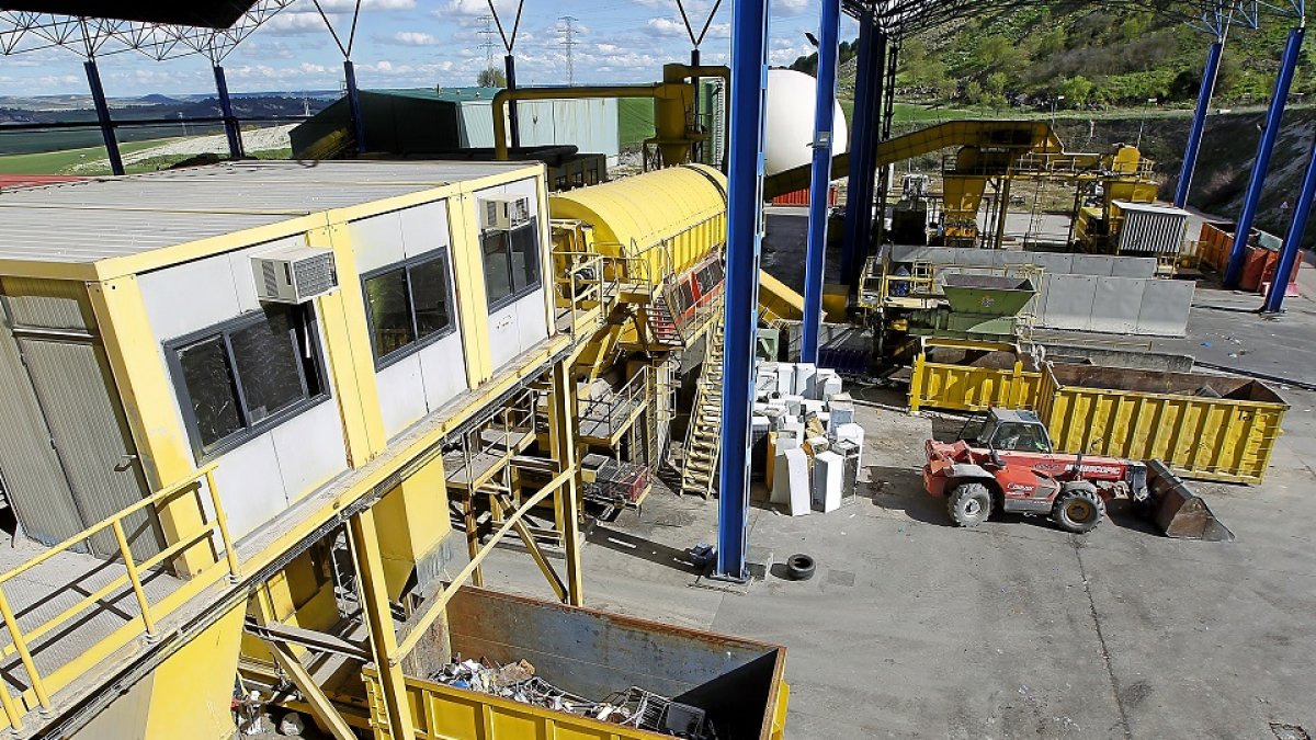 Planta de tratamiento de residuos de Valladolid que se transformará en una de las más eficientes de Europa tras obras con un plazo de 24 meses. J.M. LOSTAU