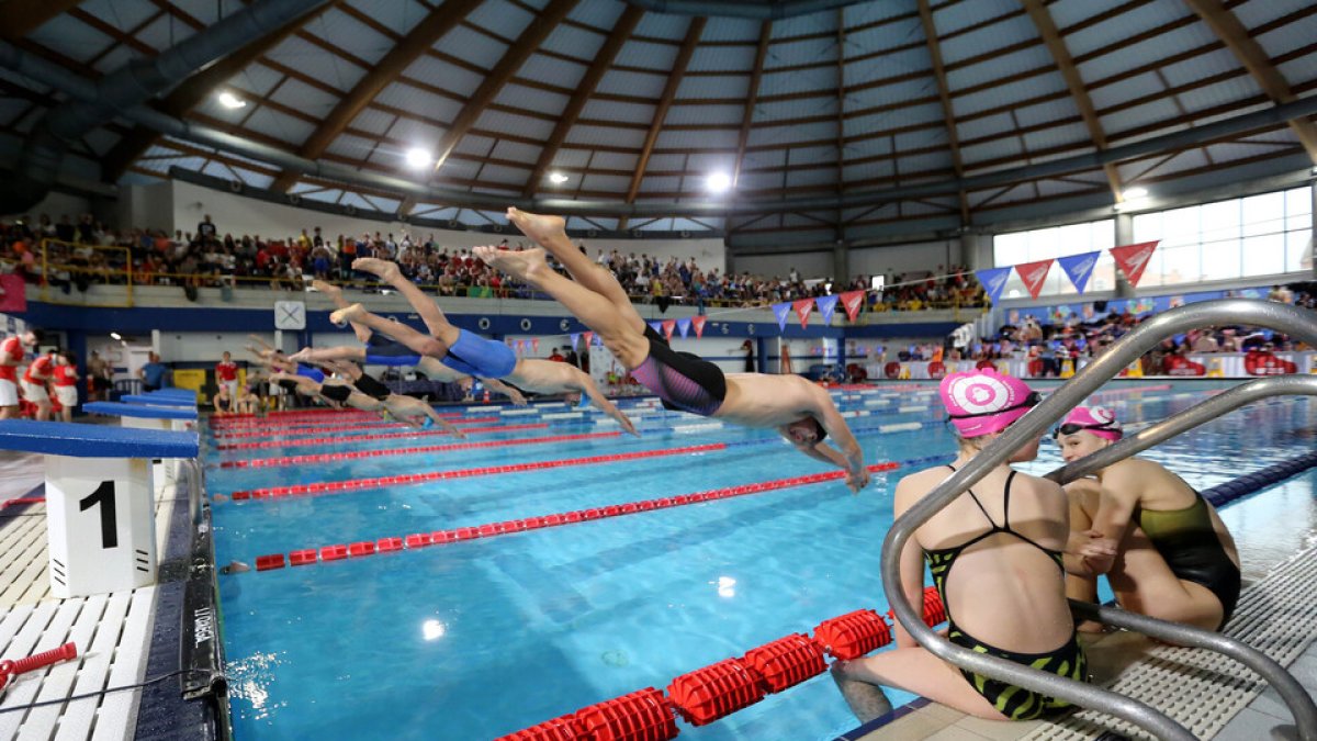 Una de las pruebas celebradas en la piscina Laura López Valle. / M. Álvarez