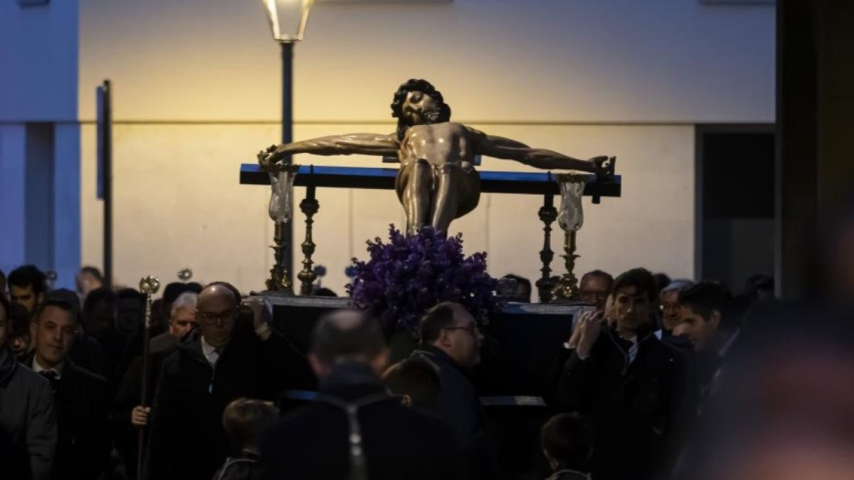 Via crucis de la Cofradía Penitencial de la Sagrada Pasión de Cristo en Valladolid - PHOTOGENIC
