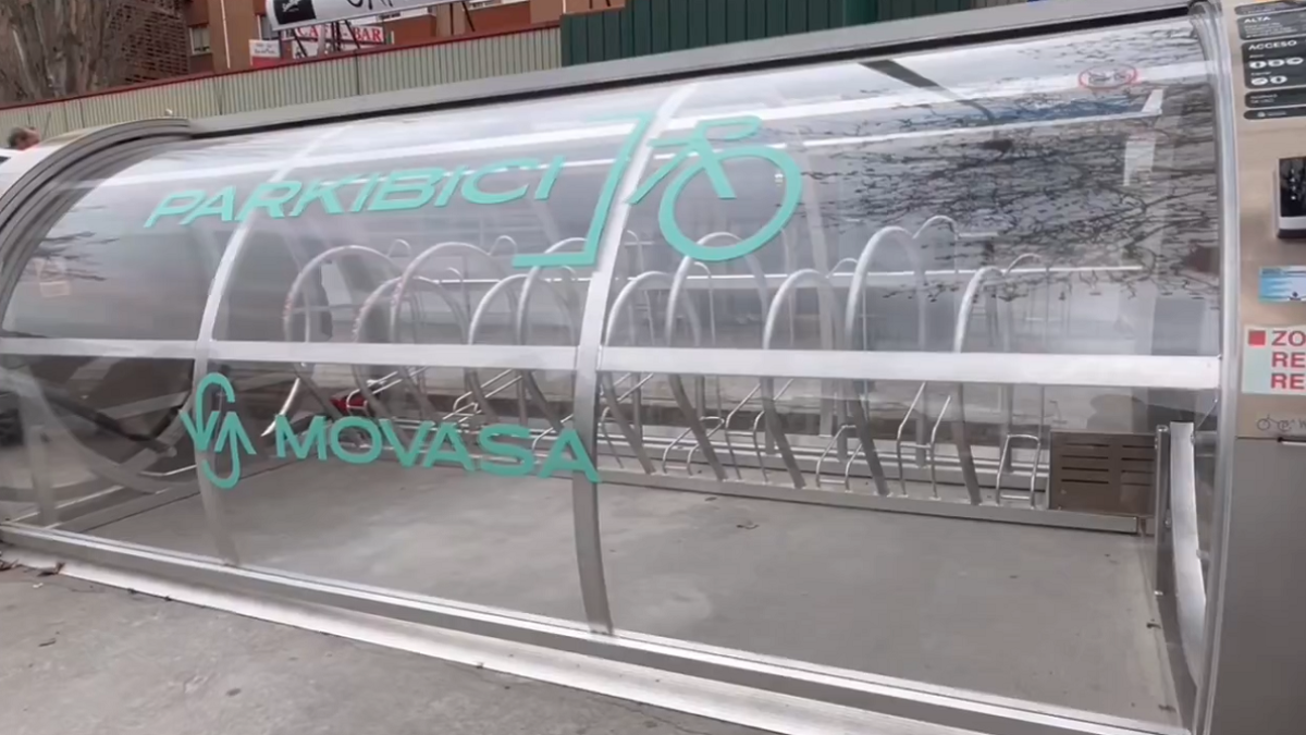 El Ayuntamiento de Valladolid instala 21 nuevos parkibicis. E.M.