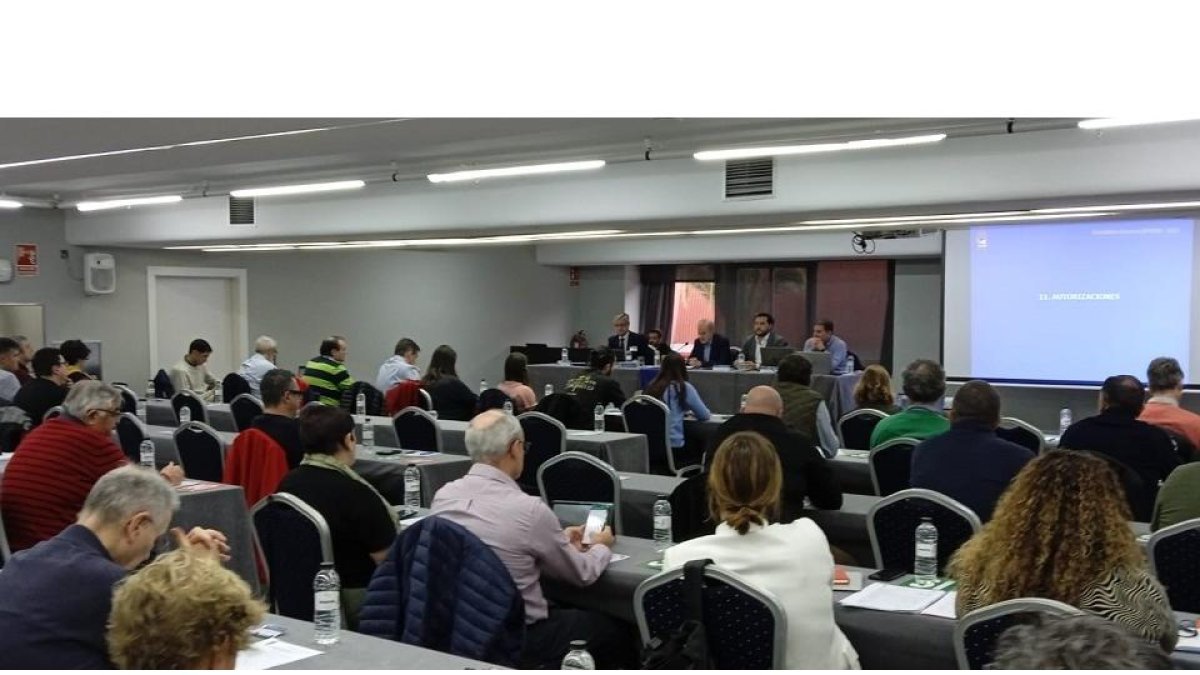 Imagen de la Asamblea General de la Federación Española de Voleibol presidida por Agustín Martín en 2022. /  EM