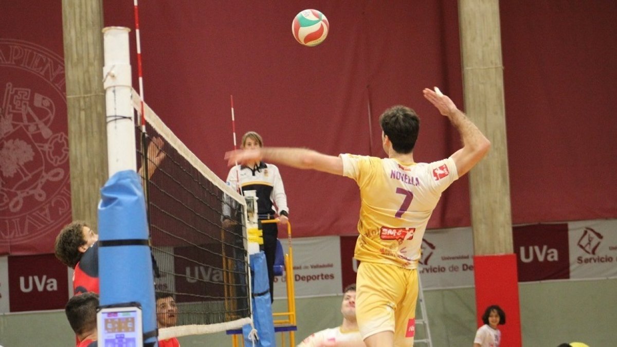 Imagen del duelo entre UVa VCV y Jovellanos. / EL MUNDO