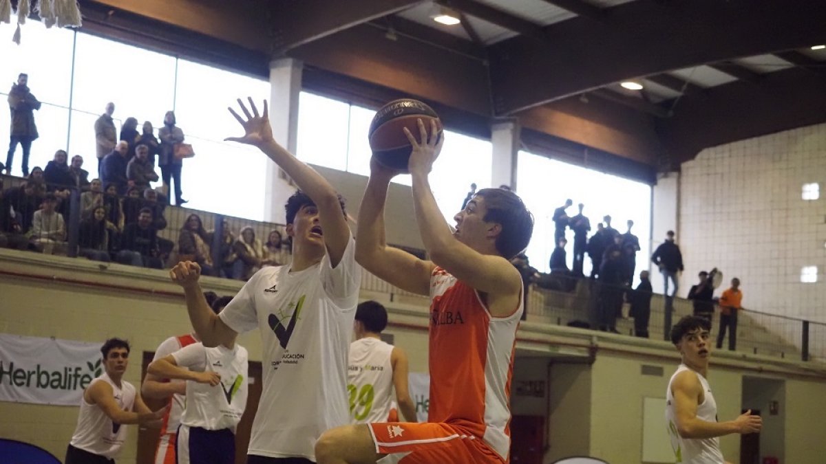 Imagen del duelo entre Peñalba y Jesús y María. / M. G EGEA