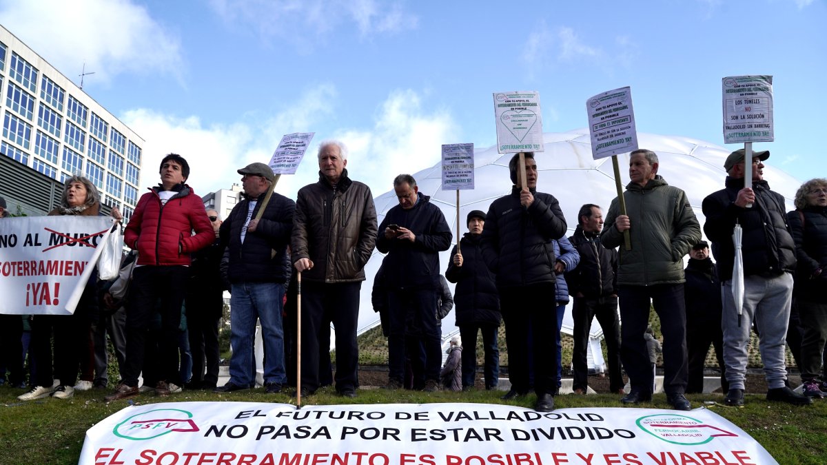 Anterior concentración de la Plataforma por el Soterramiento en Valladolid - ICAL