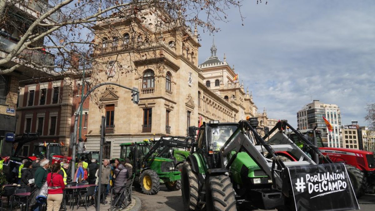 Tractorada en Valladolid. -J.M. LOSTAU