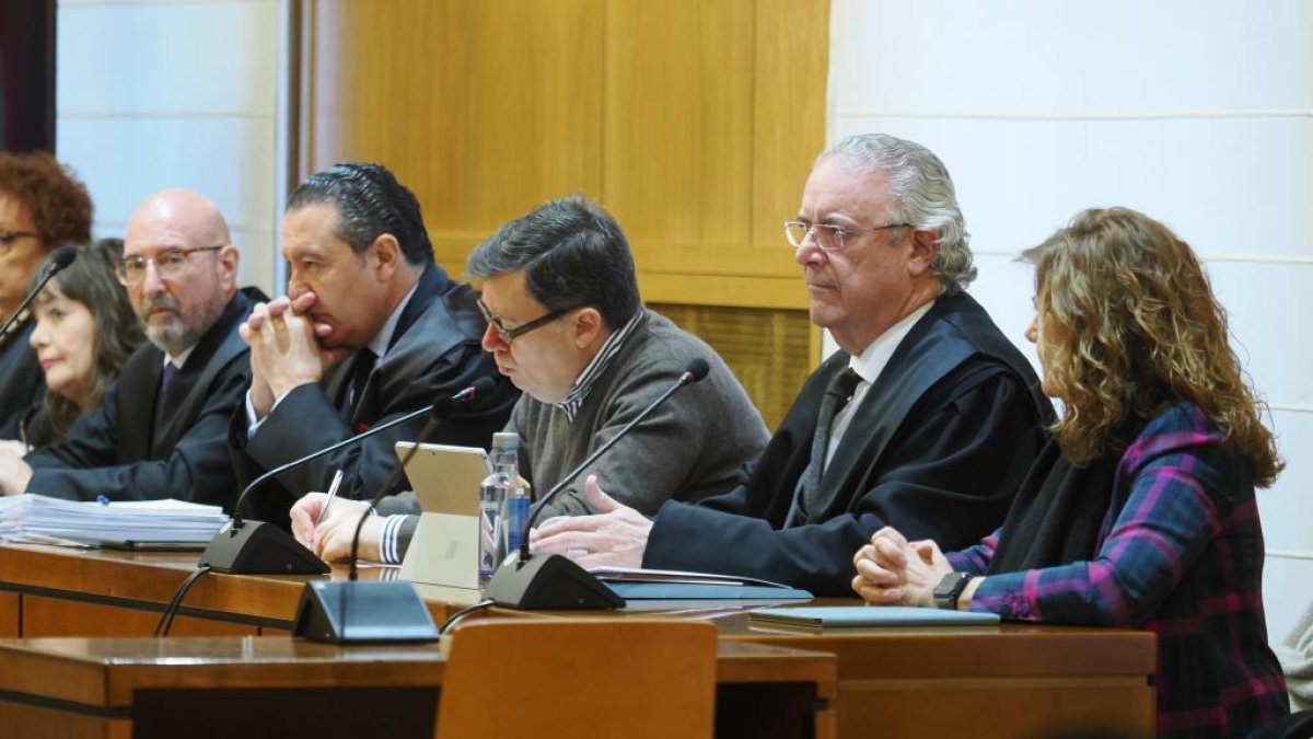Primera sesión del juicio en Valladolid del caso conocido como 'Perla Negra', en el que se sientan en el banquillo de los acusados doce ex altos cargos de la Junta de Castilla y León y empresarios. -PHOTOGENIC