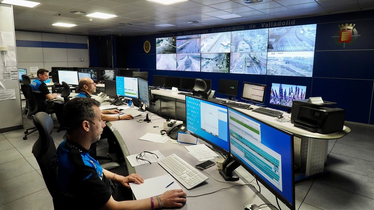 Sala de operaciones del 092 de la Policía Municipal, donde están las cámaras de control de tráfico.- PHOTOGENIC