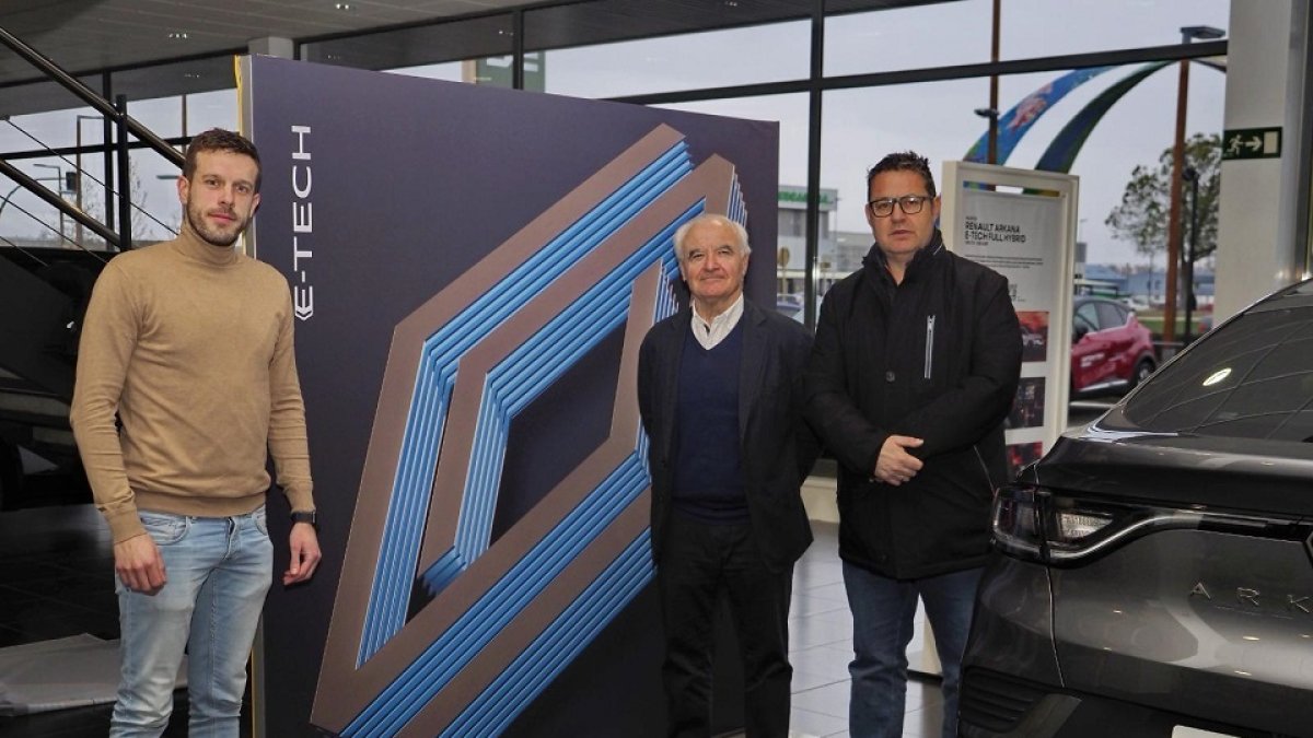 Nacho González, José Luis López-Valdivieso y Lolo Velasco en la presentación del premio Joven Promesa 2024. / M. G. EGEA