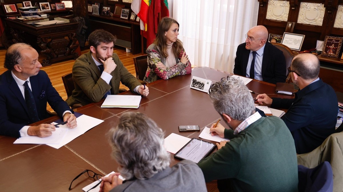 Carnero preside la reunión del Diálogo Social.- E. M.
